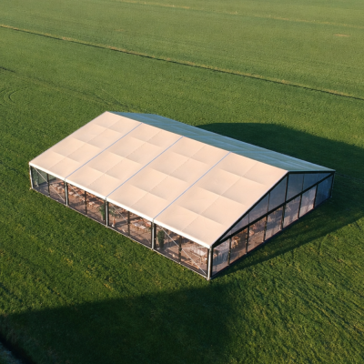 Zandkleurige aluhal tent 15m.